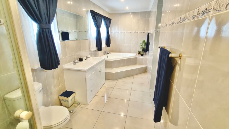 4 Bedroom Property for Sale in Vaal Marina Gauteng