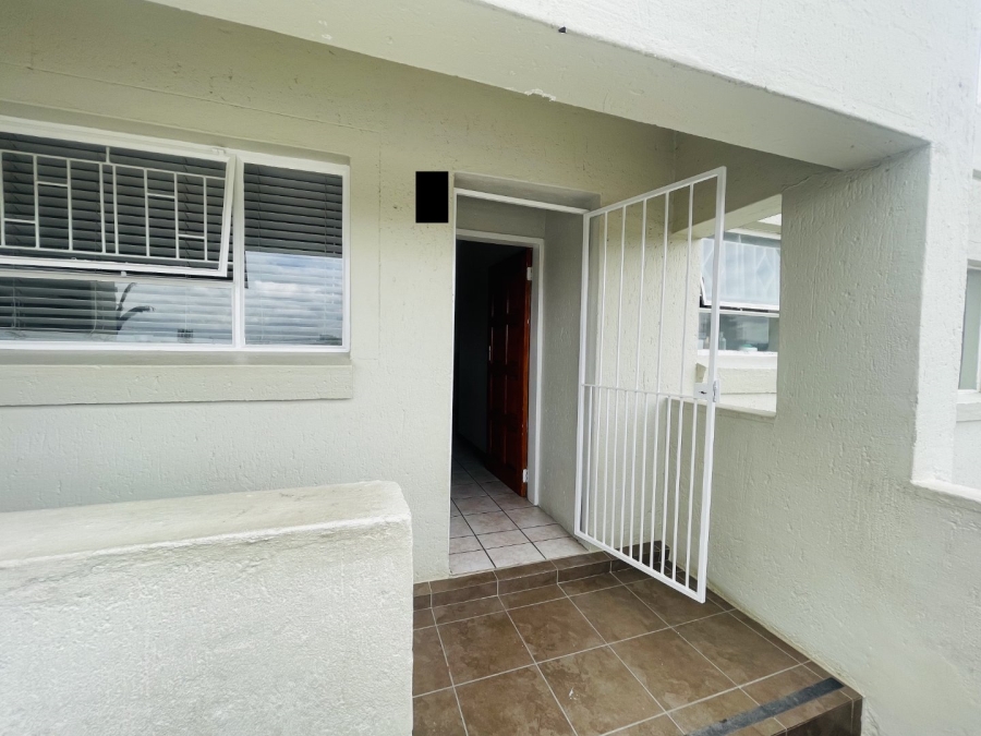 2 Bedroom Property for Sale in Vorna Valley Gauteng