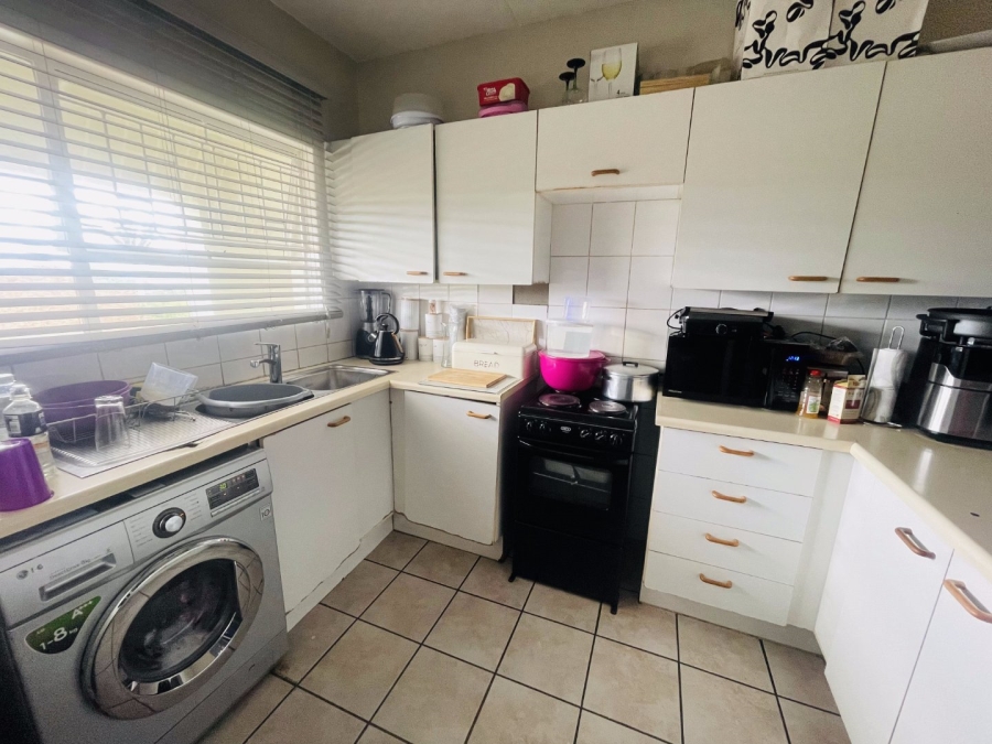 2 Bedroom Property for Sale in Vorna Valley Gauteng