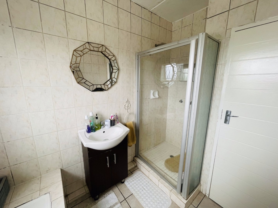 2 Bedroom Property for Sale in Vorna Valley Gauteng