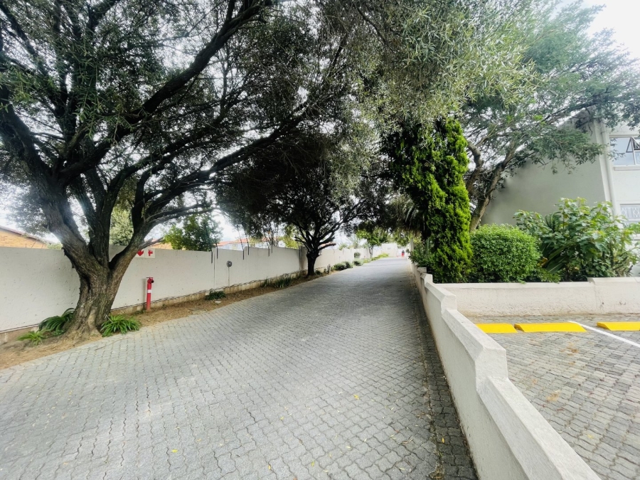 2 Bedroom Property for Sale in Vorna Valley Gauteng