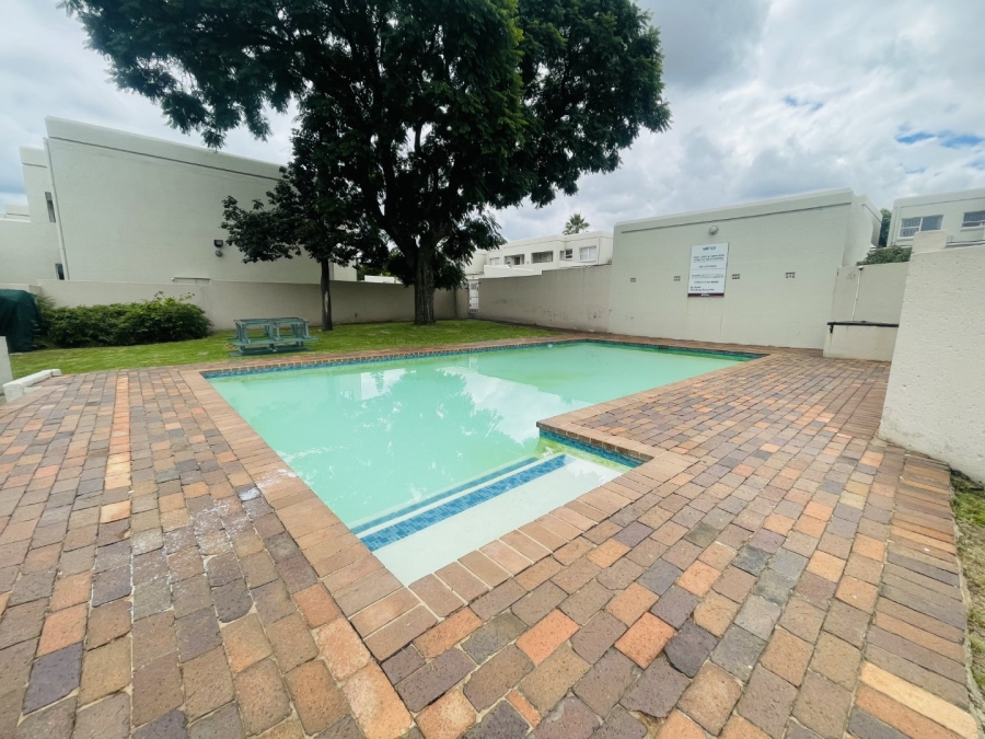 2 Bedroom Property for Sale in Vorna Valley Gauteng