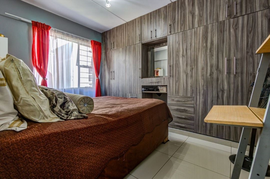 2 Bedroom Property for Sale in Bardene Gauteng