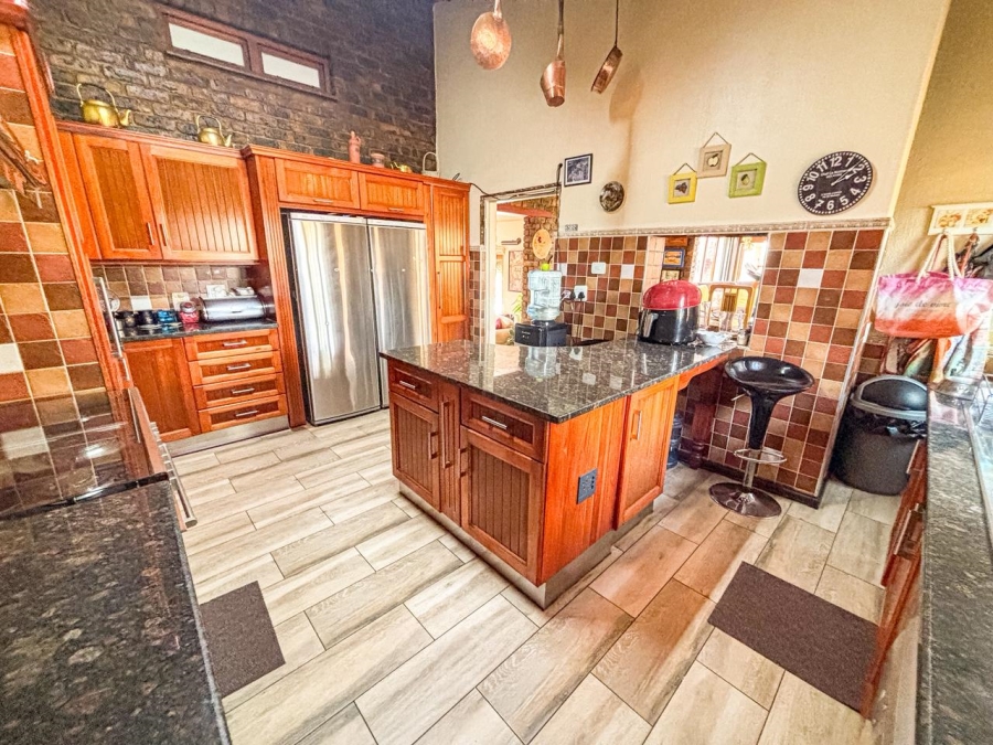 5 Bedroom Property for Sale in Ridgeway Gauteng