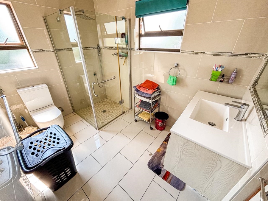 5 Bedroom Property for Sale in Ridgeway Gauteng