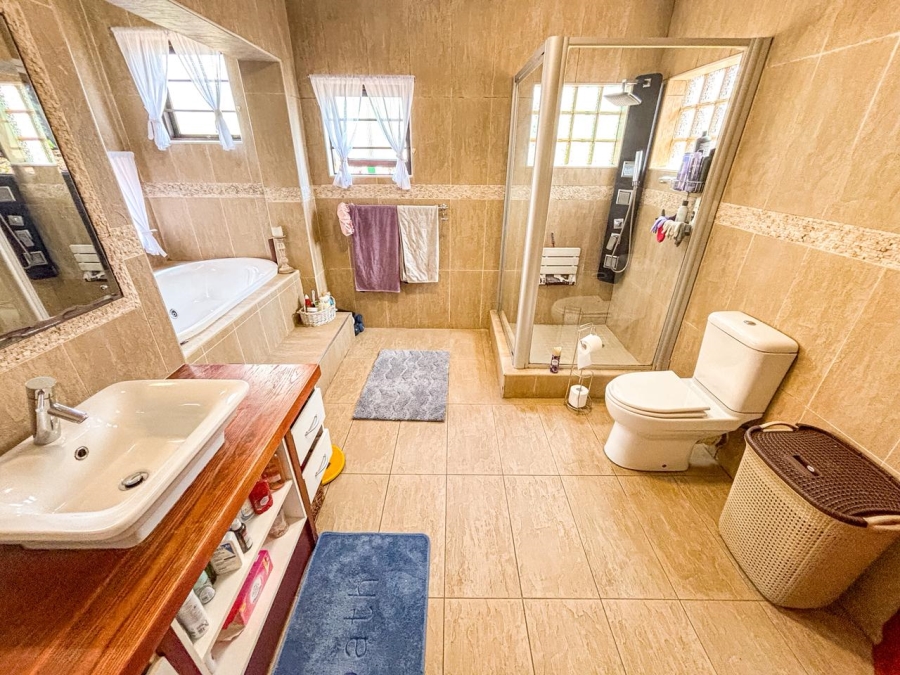 5 Bedroom Property for Sale in Ridgeway Gauteng