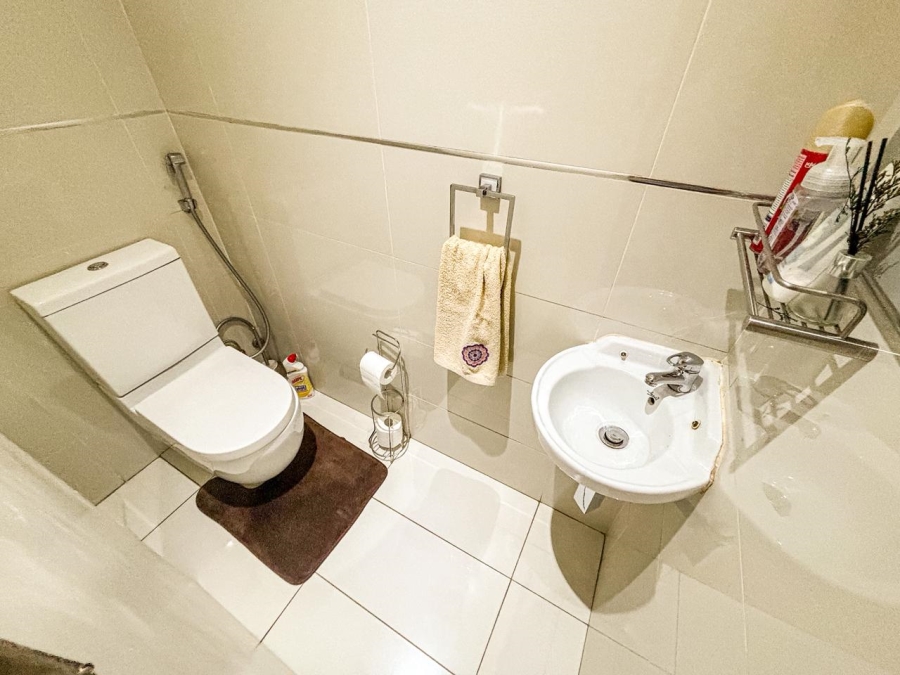 5 Bedroom Property for Sale in Ridgeway Gauteng