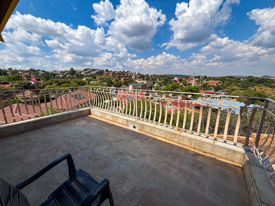 5 Bedroom Property for Sale in Ridgeway Gauteng