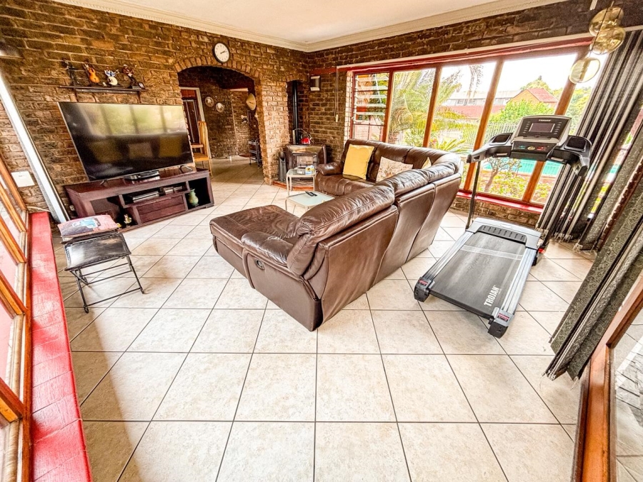 5 Bedroom Property for Sale in Ridgeway Gauteng