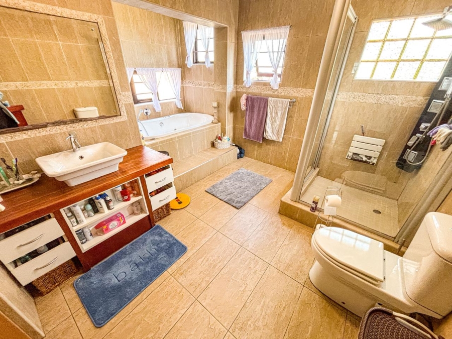 5 Bedroom Property for Sale in Ridgeway Gauteng