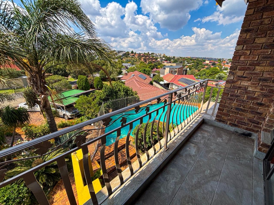5 Bedroom Property for Sale in Ridgeway Gauteng