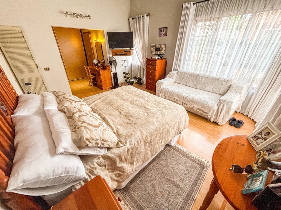 5 Bedroom Property for Sale in Ridgeway Gauteng