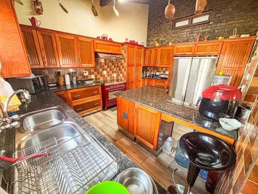 5 Bedroom Property for Sale in Ridgeway Gauteng