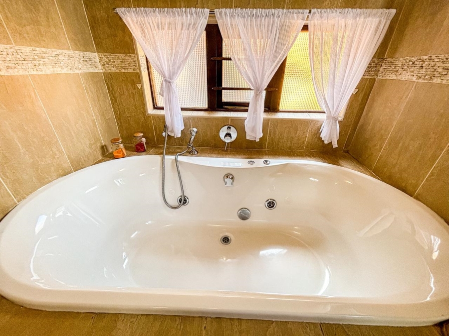 5 Bedroom Property for Sale in Ridgeway Gauteng