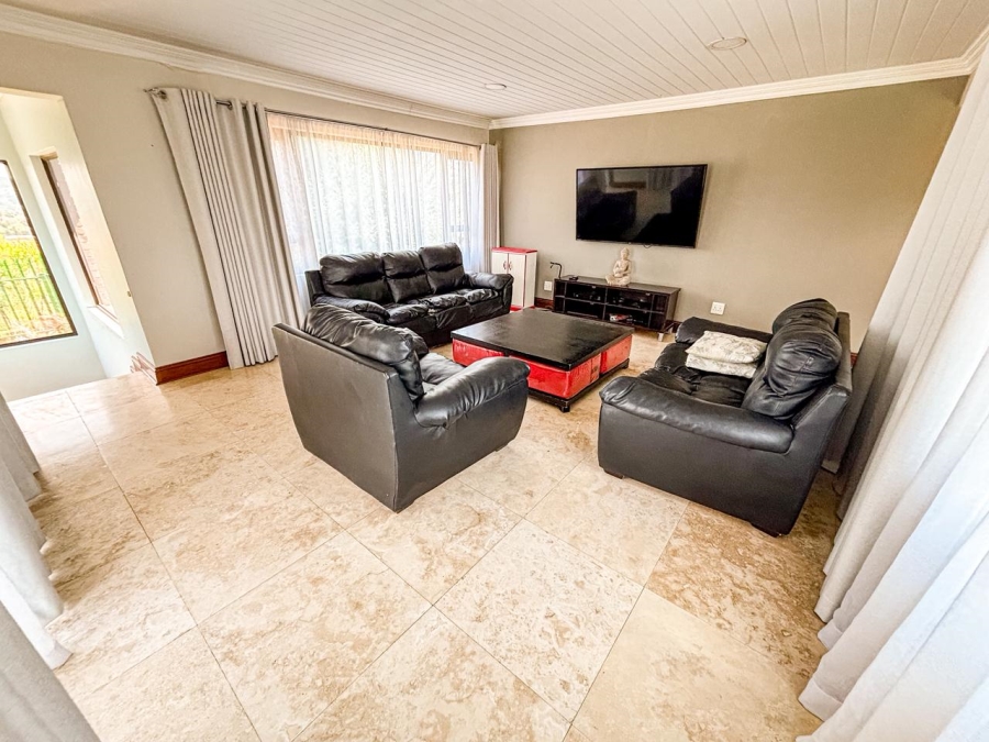 5 Bedroom Property for Sale in Ridgeway Gauteng