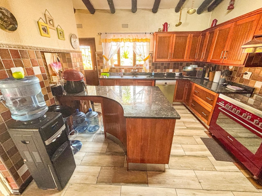 5 Bedroom Property for Sale in Ridgeway Gauteng