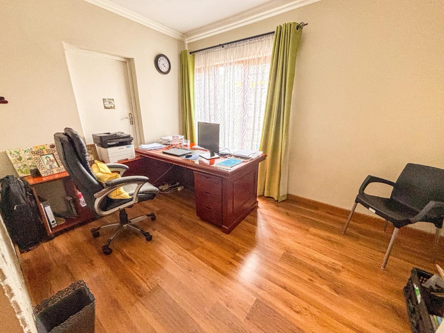 5 Bedroom Property for Sale in Ridgeway Gauteng