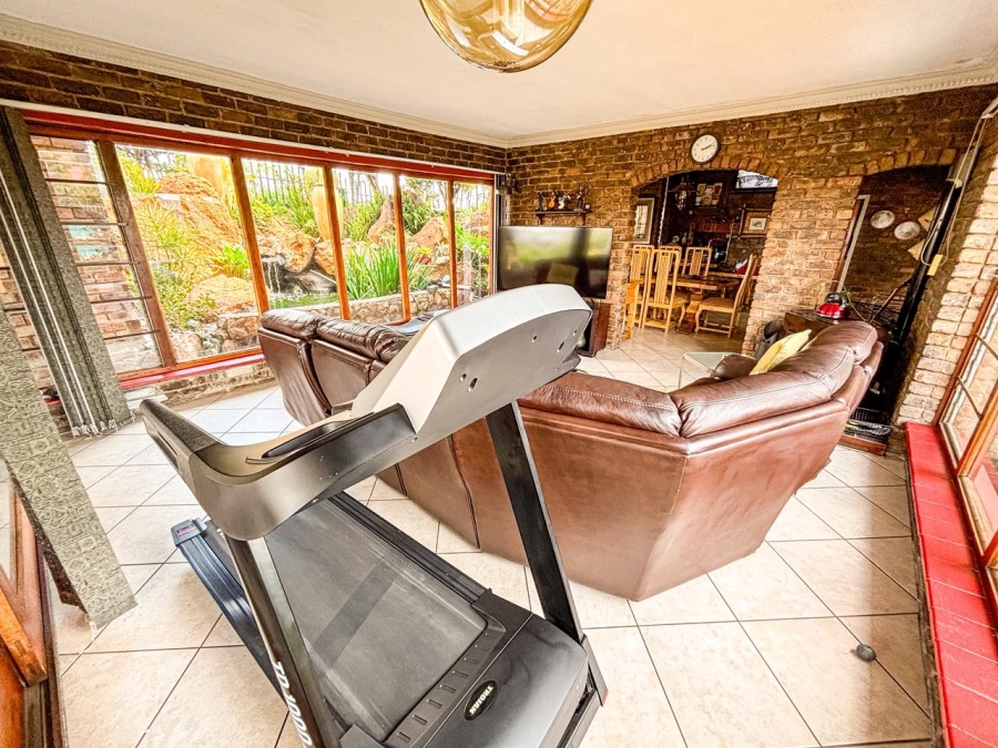 5 Bedroom Property for Sale in Ridgeway Gauteng