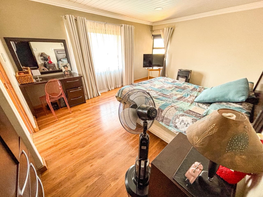 5 Bedroom Property for Sale in Ridgeway Gauteng