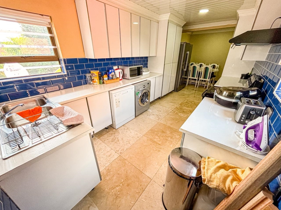 5 Bedroom Property for Sale in Ridgeway Gauteng