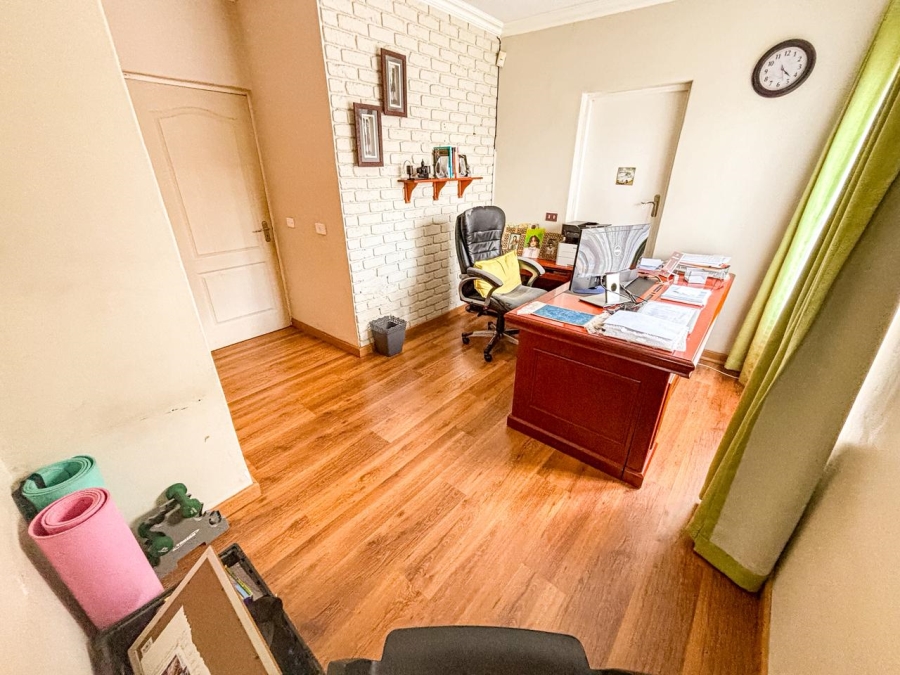 5 Bedroom Property for Sale in Ridgeway Gauteng