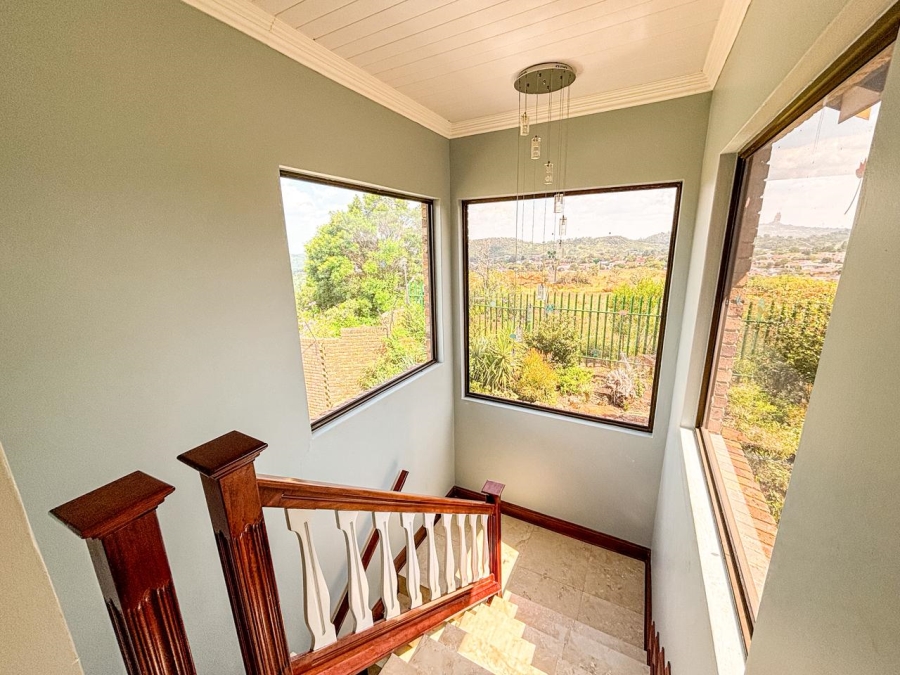 5 Bedroom Property for Sale in Ridgeway Gauteng
