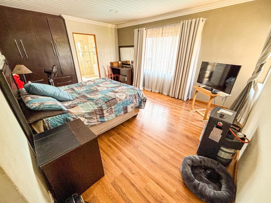 5 Bedroom Property for Sale in Ridgeway Gauteng