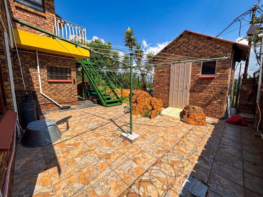 5 Bedroom Property for Sale in Ridgeway Gauteng