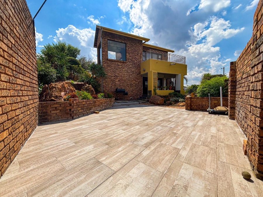 5 Bedroom Property for Sale in Ridgeway Gauteng