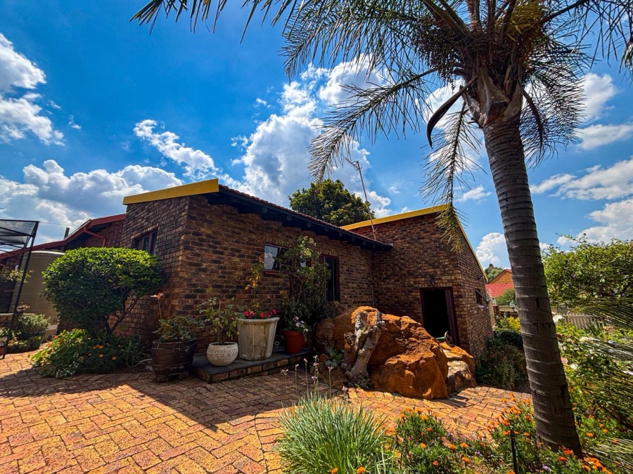5 Bedroom Property for Sale in Ridgeway Gauteng