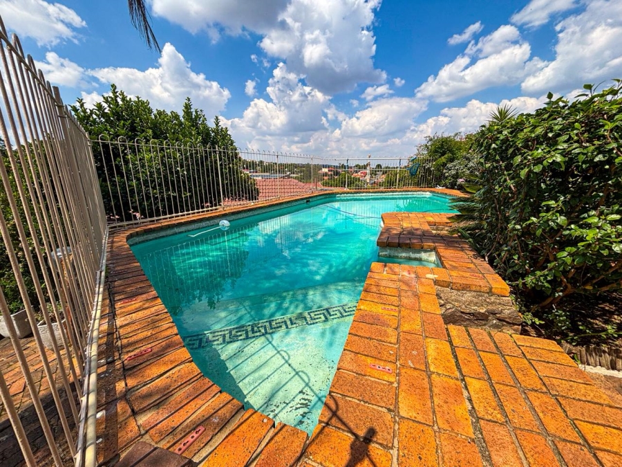 5 Bedroom Property for Sale in Ridgeway Gauteng