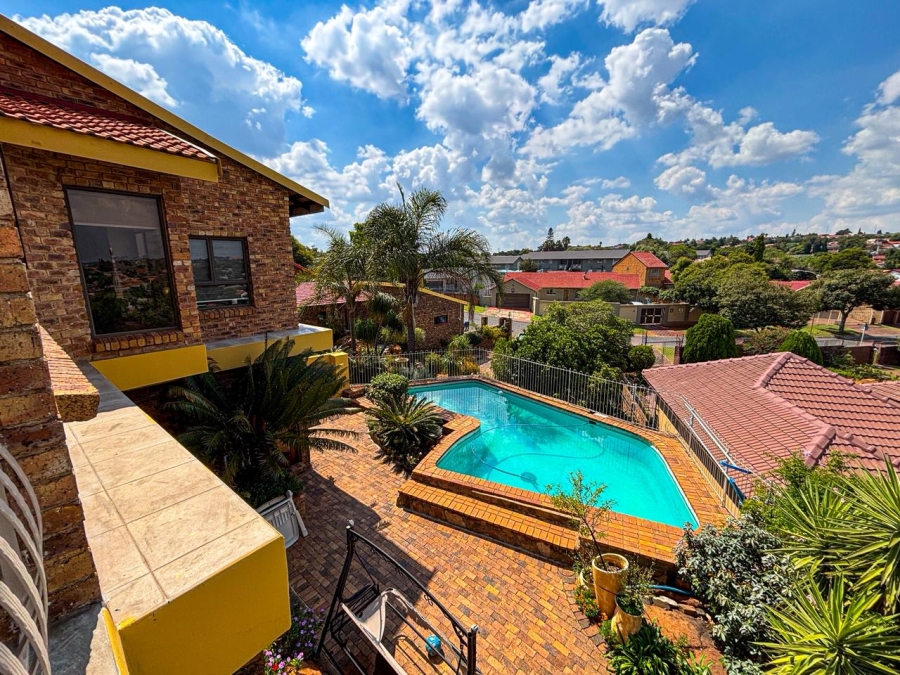 5 Bedroom Property for Sale in Ridgeway Gauteng