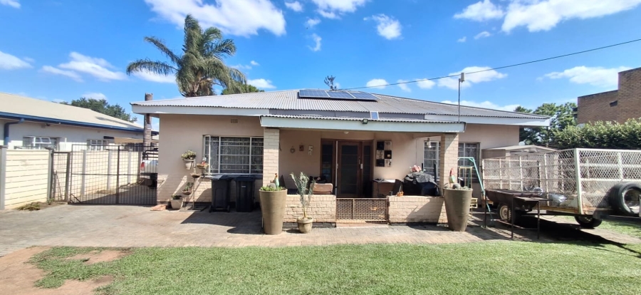 5 Bedroom Property for Sale in Mountain View Gauteng