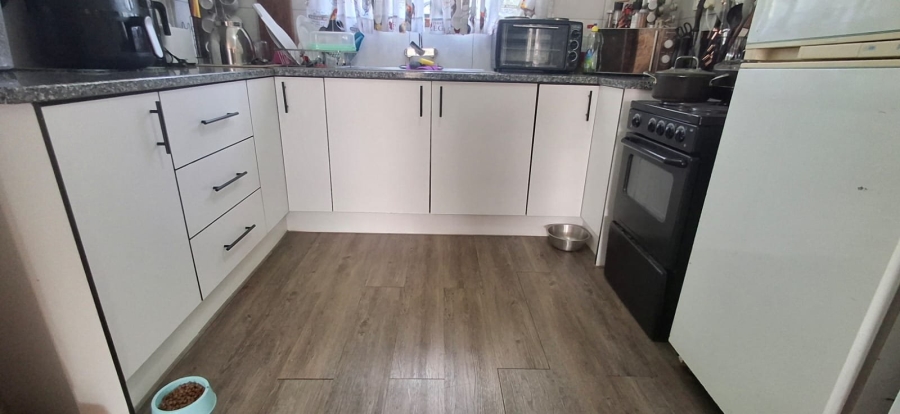 5 Bedroom Property for Sale in Mountain View Gauteng