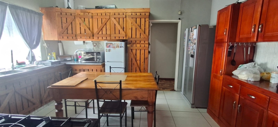 5 Bedroom Property for Sale in Mountain View Gauteng