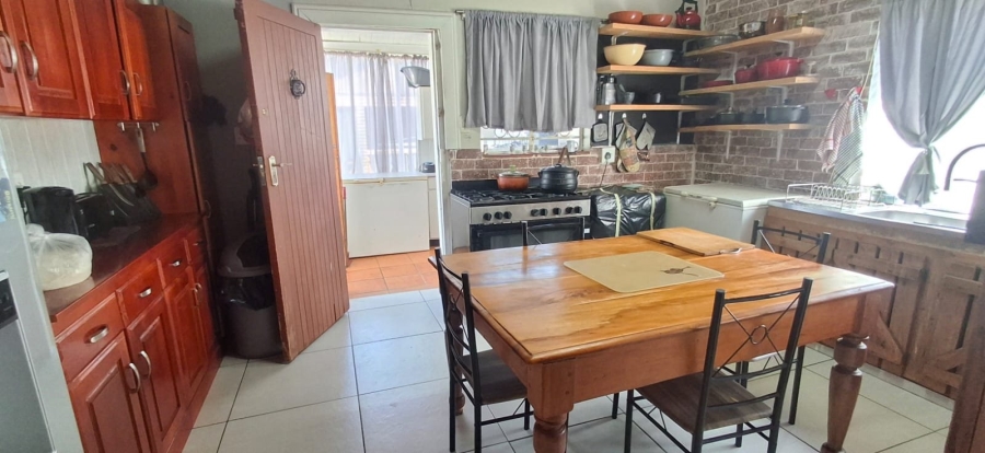 5 Bedroom Property for Sale in Mountain View Gauteng