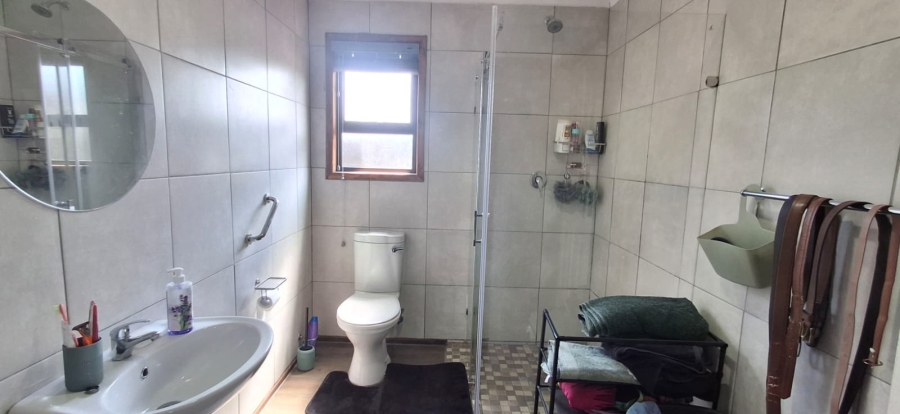 5 Bedroom Property for Sale in Mountain View Gauteng