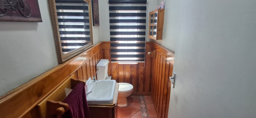 5 Bedroom Property for Sale in Mountain View Gauteng