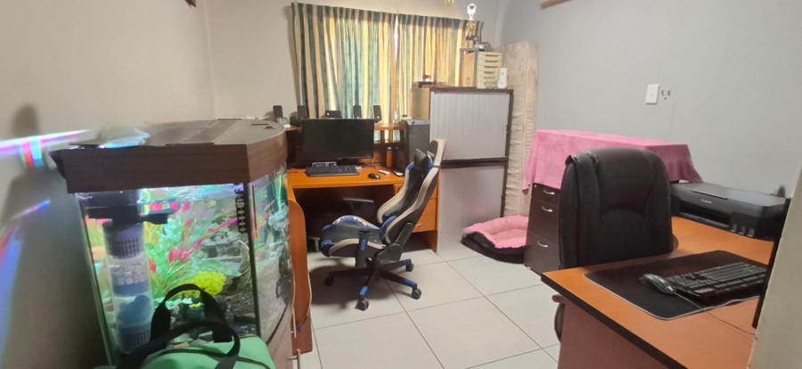 5 Bedroom Property for Sale in Mountain View Gauteng