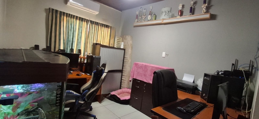 5 Bedroom Property for Sale in Mountain View Gauteng