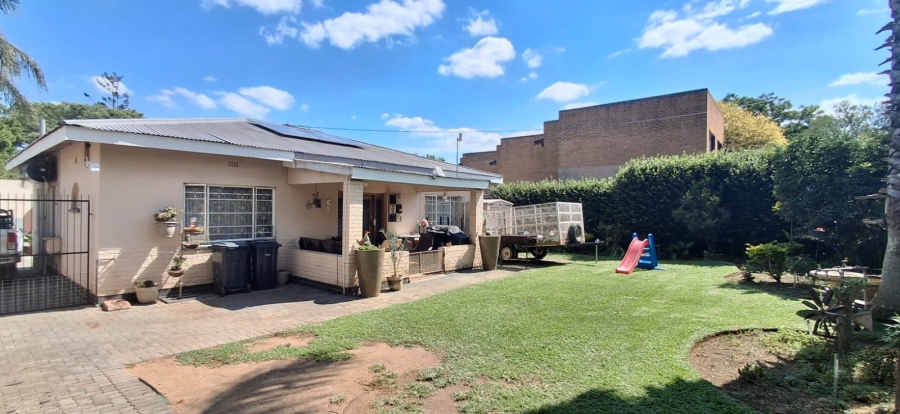 5 Bedroom Property for Sale in Mountain View Gauteng
