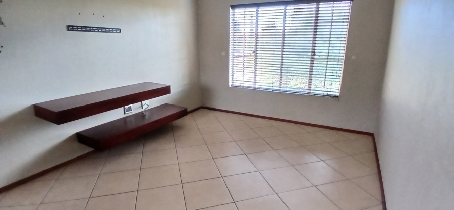 To Let 2 Bedroom Property for Rent in Heuwelsig Estate Gauteng