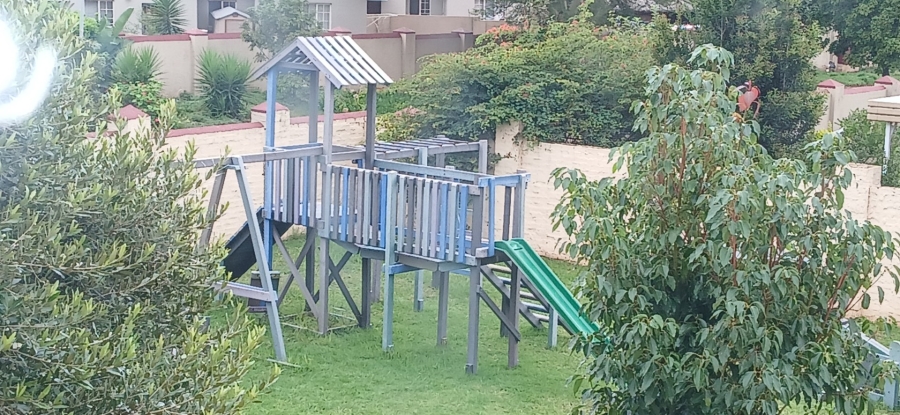 To Let 2 Bedroom Property for Rent in Heuwelsig Estate Gauteng