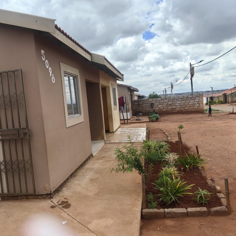 2 Bedroom Property for Sale in Lufhereng Gauteng