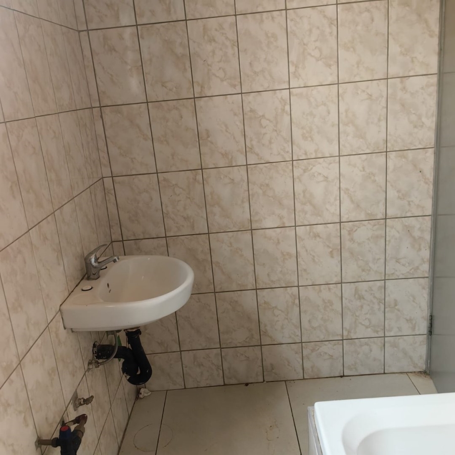 2 Bedroom Property for Sale in Lufhereng Gauteng