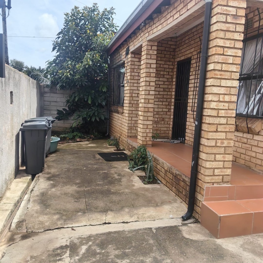2 Bedroom Property for Sale in Zola Gauteng