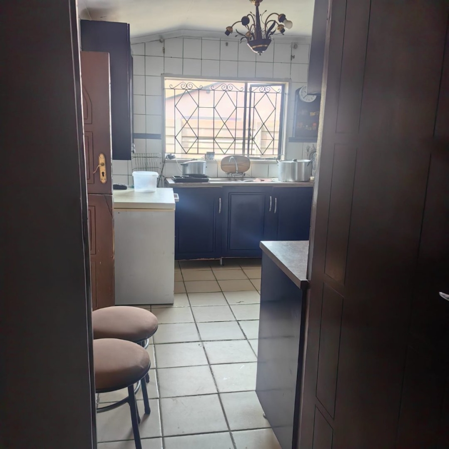 2 Bedroom Property for Sale in Zola Gauteng
