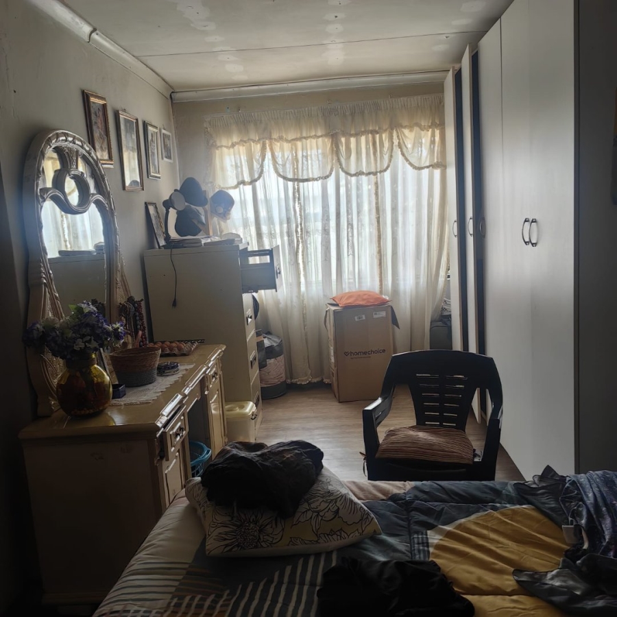 2 Bedroom Property for Sale in Zola Gauteng