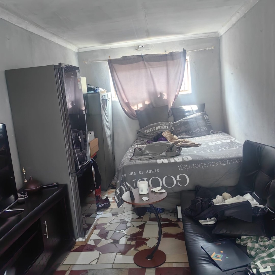 2 Bedroom Property for Sale in Zola Gauteng