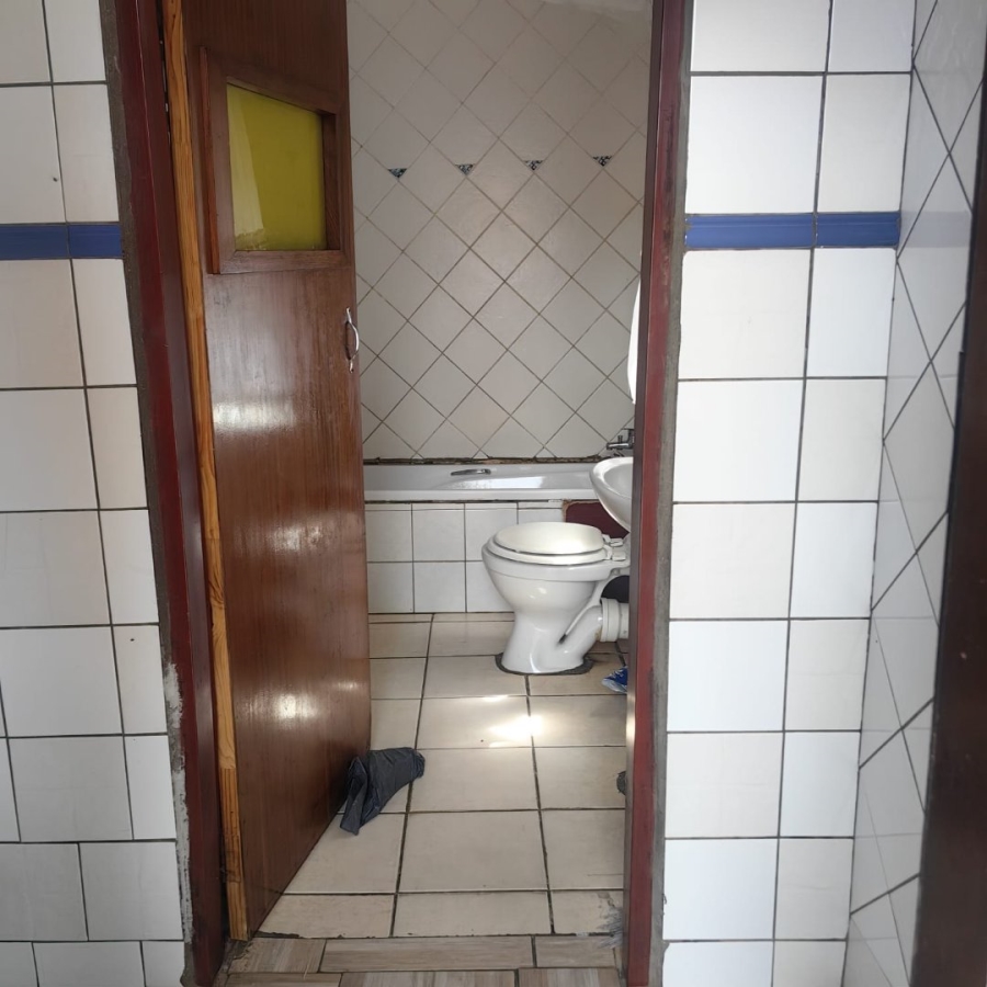 2 Bedroom Property for Sale in Zola Gauteng